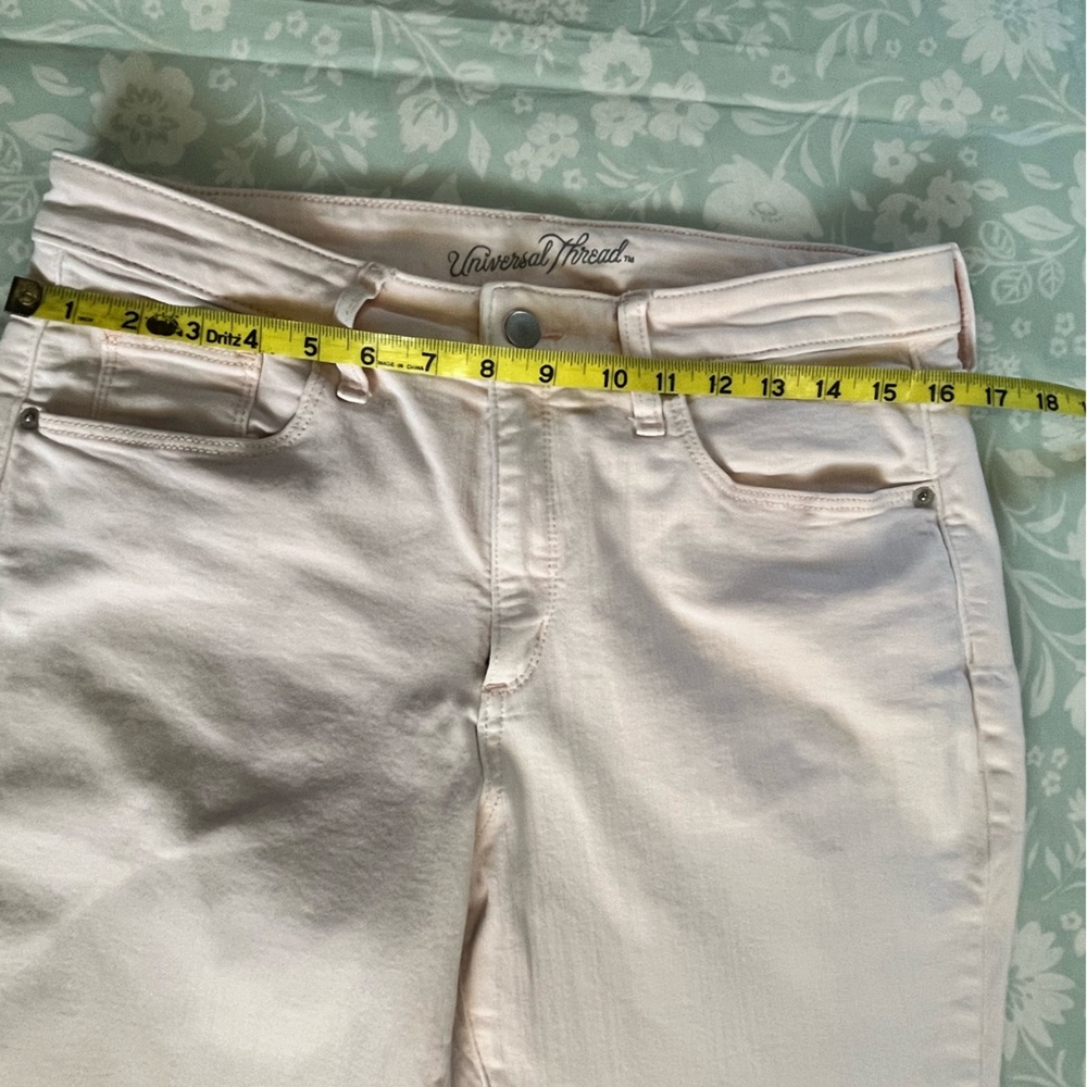 Universal Thread Pale Pink Jeans size 12/31R
EUC - Picture 11 of 15